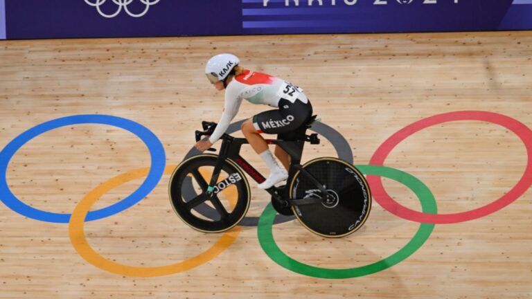 Victoria Velasco finaliza en el último lugar del ómnium femenil del ciclismo de pista