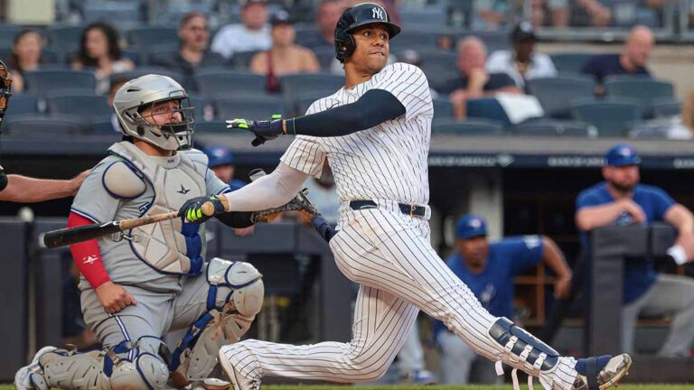 DJ LeMahieu le da el triunfo a los Yankees en la décima entrada para imponerse a los Blue Jays