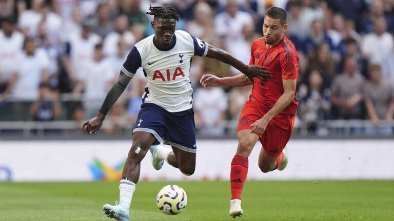 Yves Bissouma es suspendido por el Tottenham por… ¿inhalar gas de la risa?