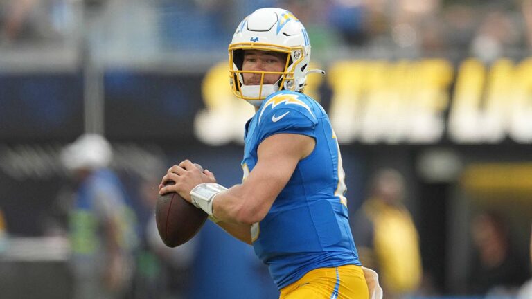 Los Angeles Chargers podrán contar con Justin Herbert ante los Chiefs