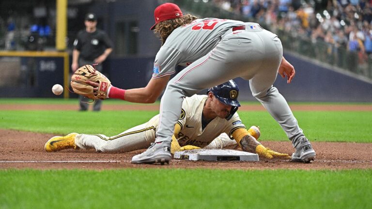 Brewers se imponen a los Phillies y se acercan a asegurar el título divisional de la zona centro de la Nacional