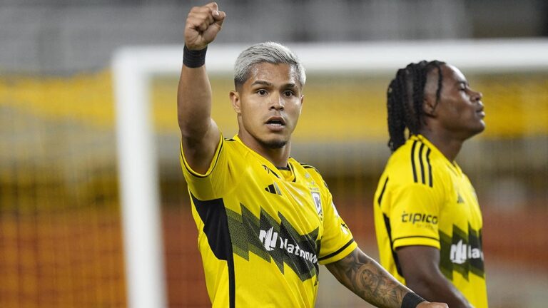 Cucho Hernández comanda al Columbus Crew en la victoria ante Toronto