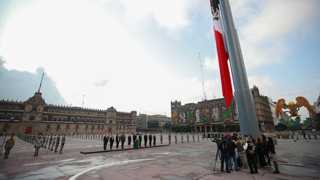 Presidente y presidenta electa de México en un evento nacional