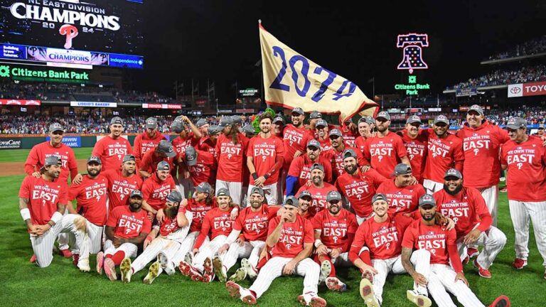 Los Phillies vencen a los Cubs y se hacen del título de la División Este por primera vez desde el 2011