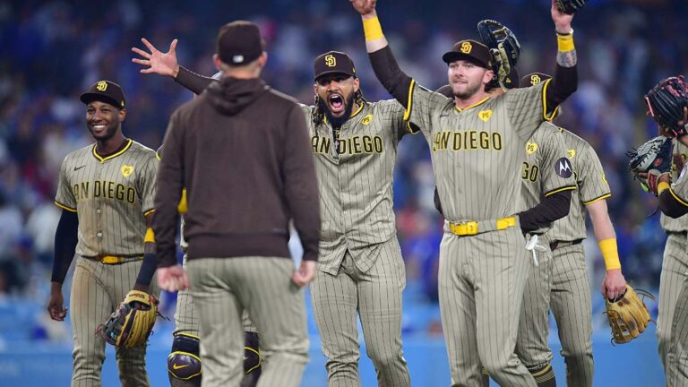 Con un espectacular triple play, los Padres vencen a los Dodgers y se clasifican a playoffs