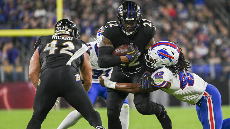 Derrick Henry y los Ravens le pasan por encima a los Bills en el Sunday Night Football