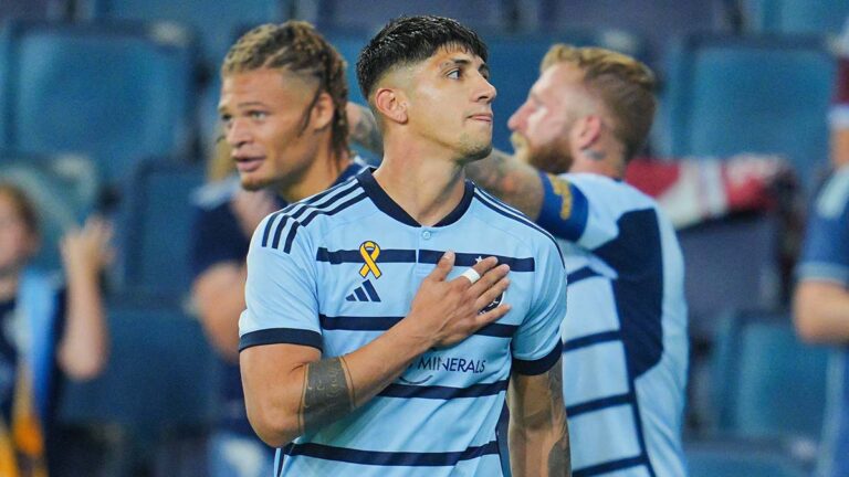 Peter Vermes destaca a Alan Pulido y su rol en el Sporting Kansas City