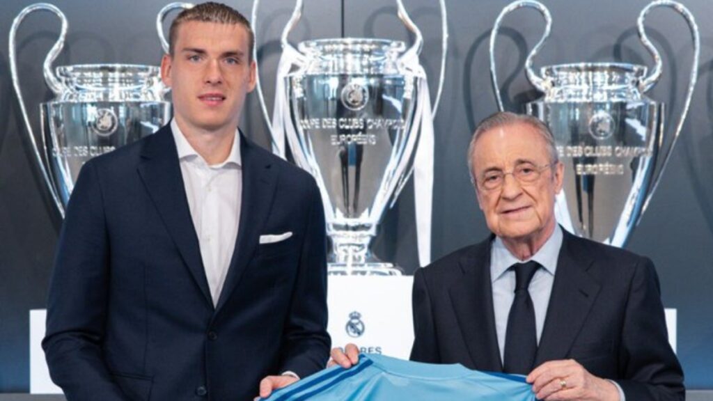 Andriy Lunin extiende su contrato con el Real Madrid hasta 2030