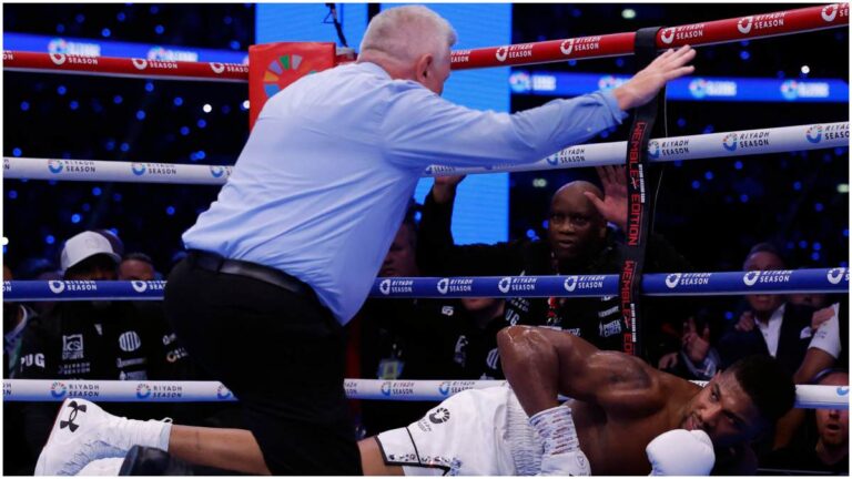 La esquina de Anthony Joshua acusa a Daniel Dubois de golpes bajos tras el escandaloso KO