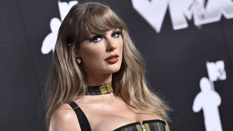 Taylor Swift gana el máximo honor en los Premios MTV con el que empata el récord de Beyoncé y ¡agradece a Travis Kelce!