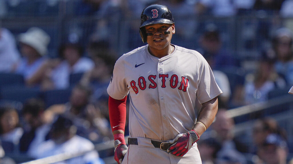 Rafael Devers durante un juego de Red Sox