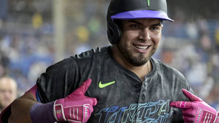 El mexicano Jonathan Aranda colabora con home run en la victoria de Tampa Bay Rays sobre Blue Jays