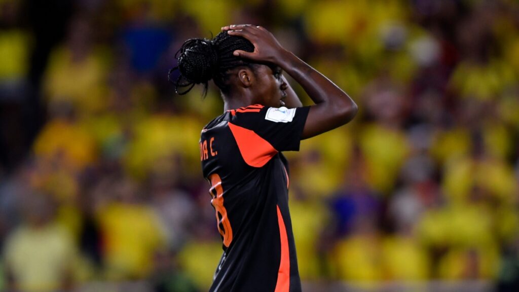 Linda Caicedo lamentándose | Gabriel Aponte - FIFA/FIFA via Getty Images.