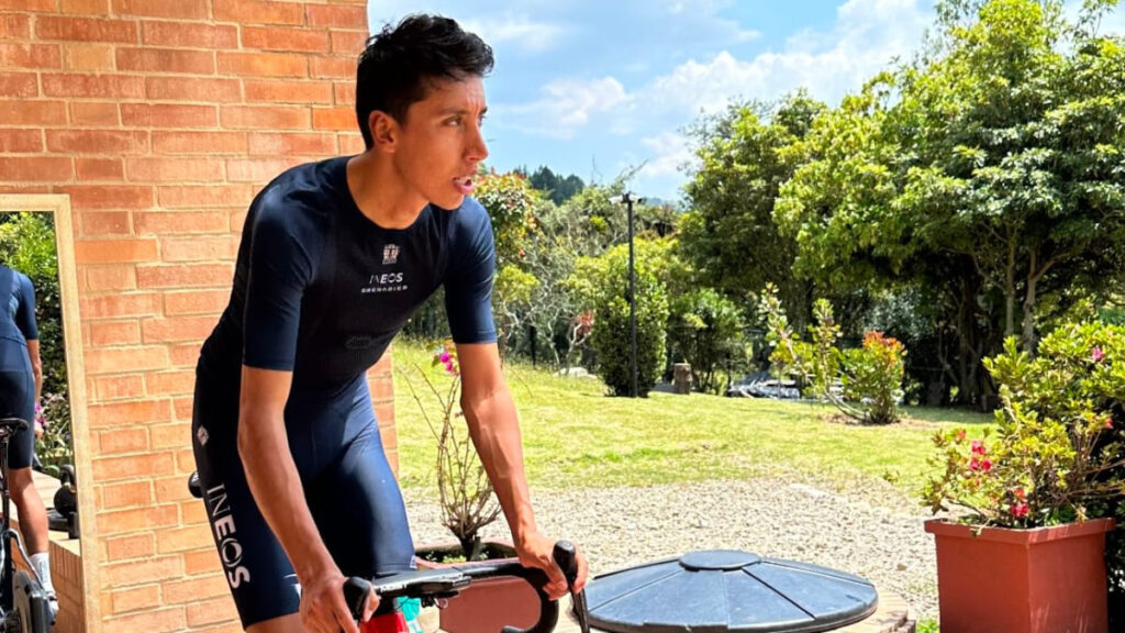 Egan Bernal entrenando en su casa | Egan Bernal.