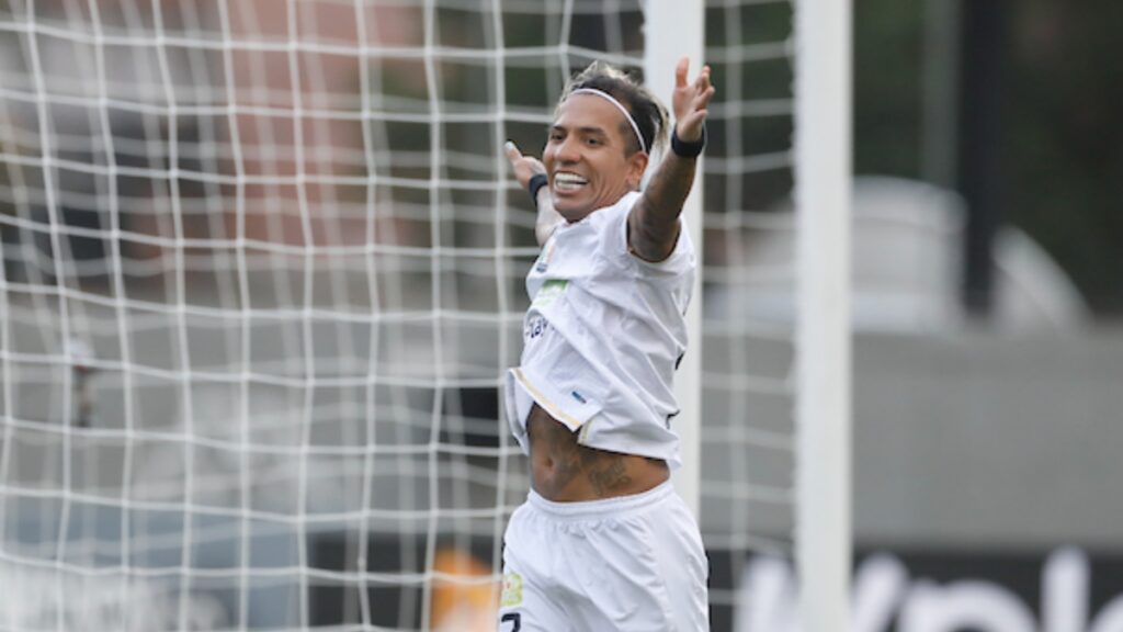 Dayro Moreno celebrando con Once Caldas | VizzorImage.