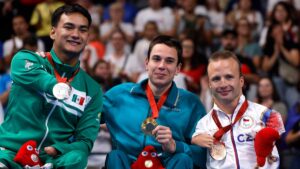 Ángel Camacho, triple medallista en la para natación de Paris 2024