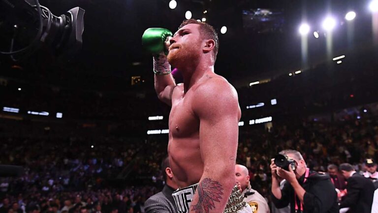 ¿Cuántas veces ha sido campeón Canelo Álvarez? Palmarés, récord y todos los cinturones que presume a Berlanga