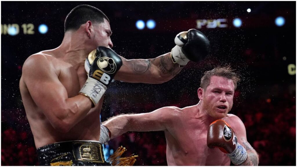 Canelo Álvarez no logra el KO ante Edgar Berlanga | AP