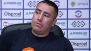 ¿Persecución a Efraín Juárez? Lo que le espera al técnico mexicano con su eventual sanción