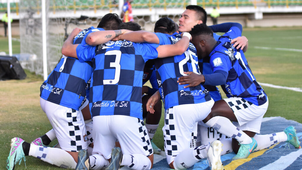 Jugadores del Boyacá Chicó celebran el gol. - Vizzor Image.