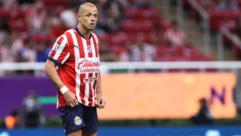 ¡Chicharito está de regreso! El delantero reaparece con Chivas frente al León, tras dos meses de inactividad