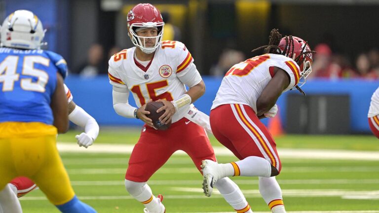 Los Chiefs resisten ante los Chargers y mantienen su invicto en al temporada