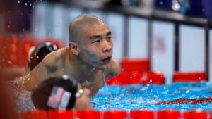 ¡Impresionante cierre de Jincheng Guo para darle el oro a China en el relevo 4x50m combinados mixto!