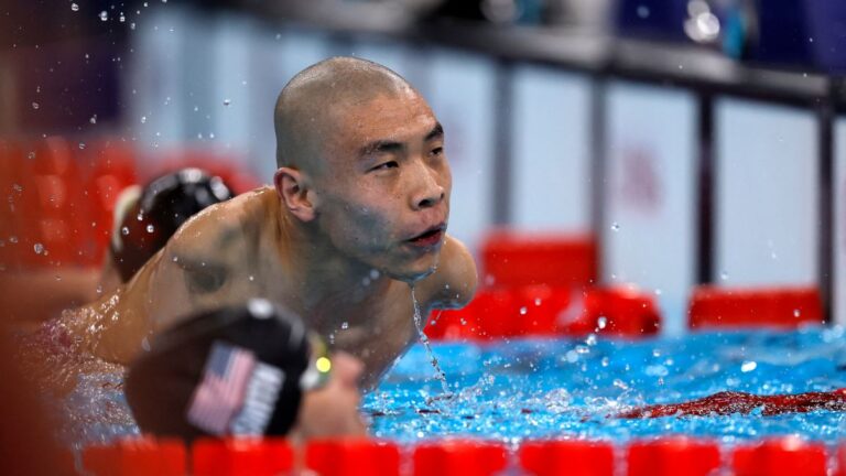 ¡Impresionante cierre de Jincheng Guo para darle el oro a China en el relevo 4x50m combinados mixto