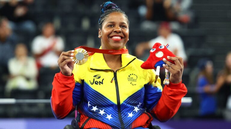 Clara Sarahy Fuentes le da a Venezuela la medalla de oro en para powerlifting de Paris 2024