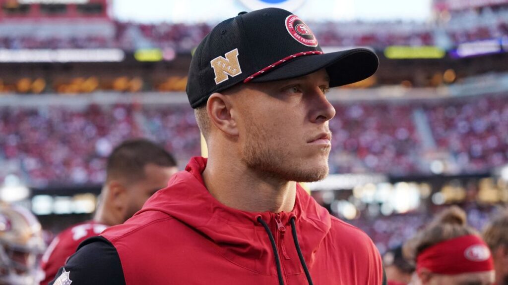 Los 49ers colocan a Christian McCaffrey en la reserva de lesionados, estará fuera al menos cuatro partidos