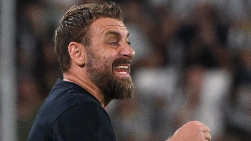 Daniele De Rossi, despedido del banquillo de la Roma por mal inicio de temporada