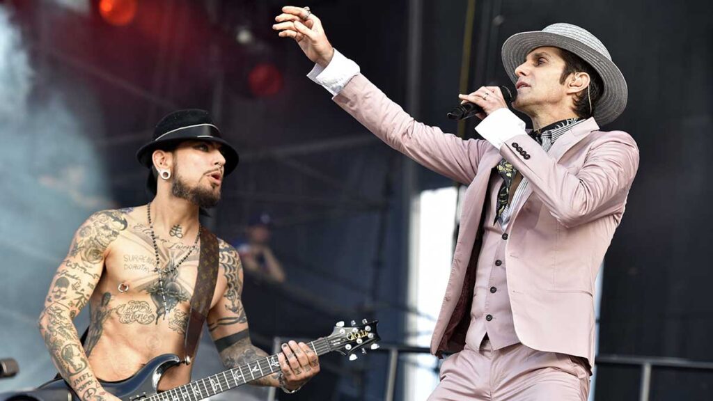 Dave Navarro y Perry Farrell tuvieron un altercado en Boston. AP