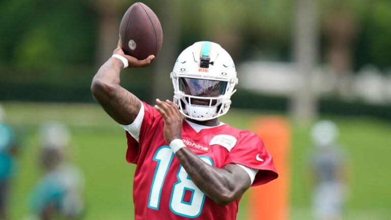 Los Dolphins apuntan a Tyler Huntley como titular para el partido ante los Titans