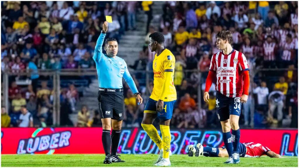 El arbitraje del América vs Chivas | Imago 7