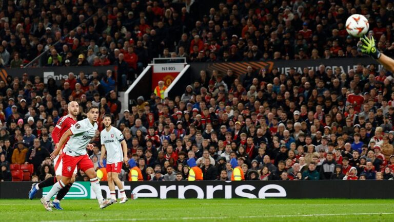 Christian Eriksen hace un golazo para poner en ventaja al United ante el Twente