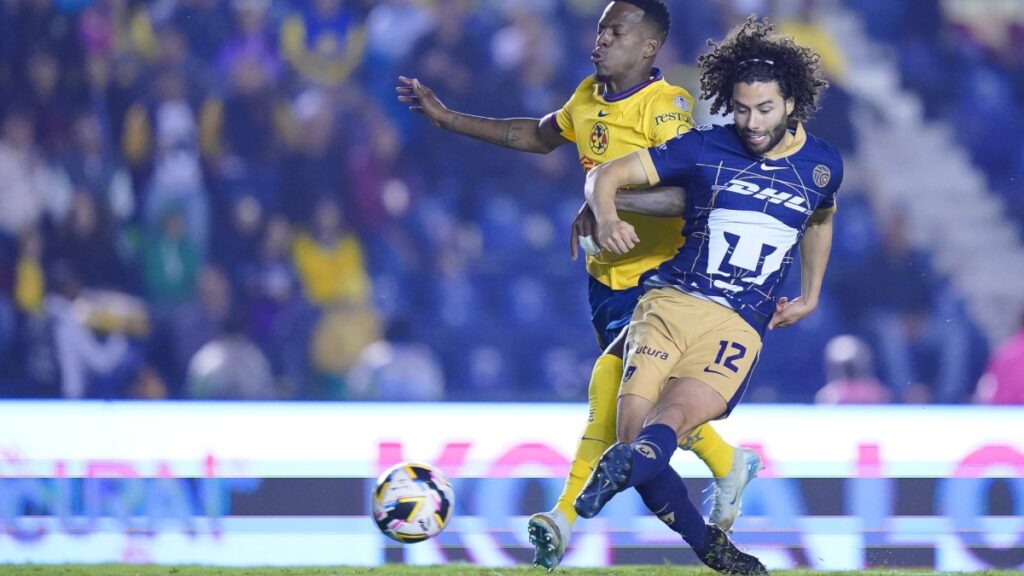 Chino Huerta durante el Clásico Capitalino