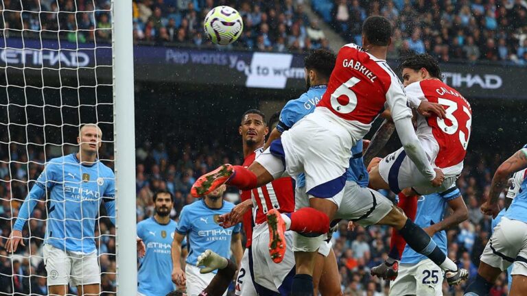 Manchester City vs Arsenal: Tras revisión en el VAR, se concede el gol de cabeza de Gabriel Magalhães