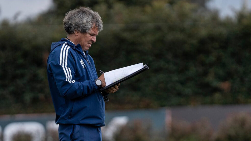 Alberto Gamero, en un entrenamiento de Millonarios. - @MillosFCoficial.