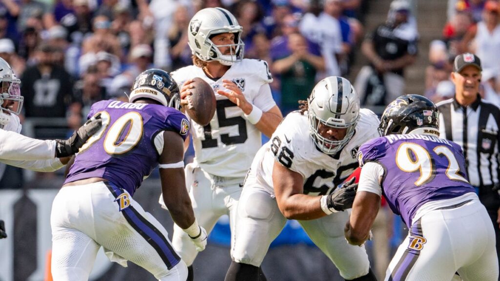 Gardner Minshew en partido de Las Vegas Raiders