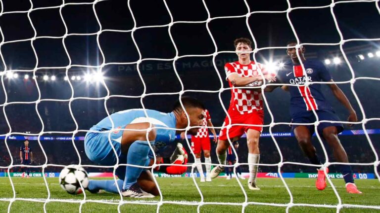 Un terrible error de Gazzaniga hunde al Girona en su debut en la Champions ante el PSG