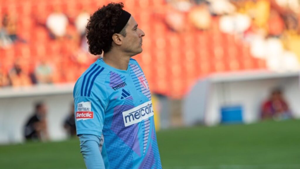 Guillermo Ochoa debutó con el AVS el pasado sábado 14 de septiembre