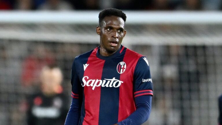 Jhon Lucumí comete un grave error y se va expulsado en empate del Bologna