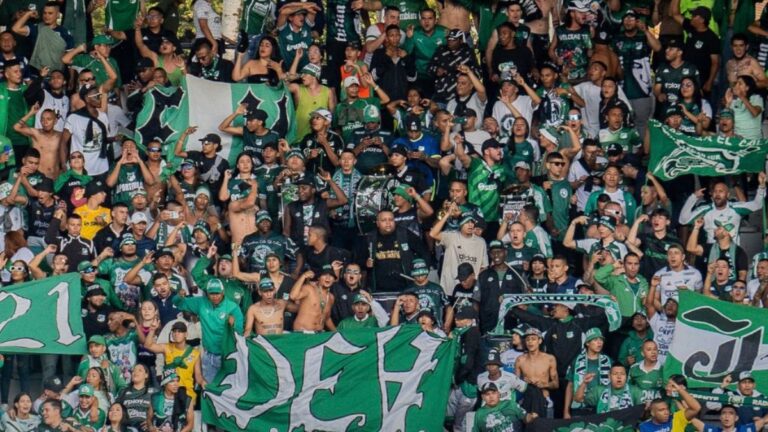 Vuelve y pasa: hinchas del Cali intentan invadir la cancha del Estadio Palogrande