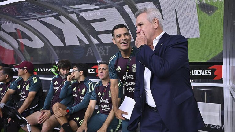 Javier Aguirre le resta importancia a la falta de gol de sus delanteros: “No estoy preocupado; quedé conforme con Henry y Santi Giménez”