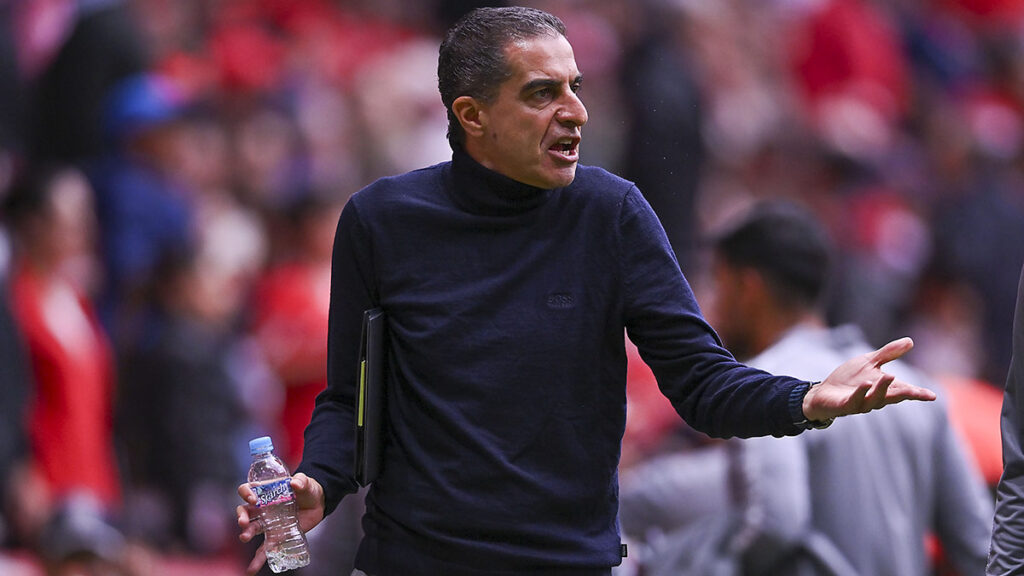 Renato Paiva durante un partido del Toluca