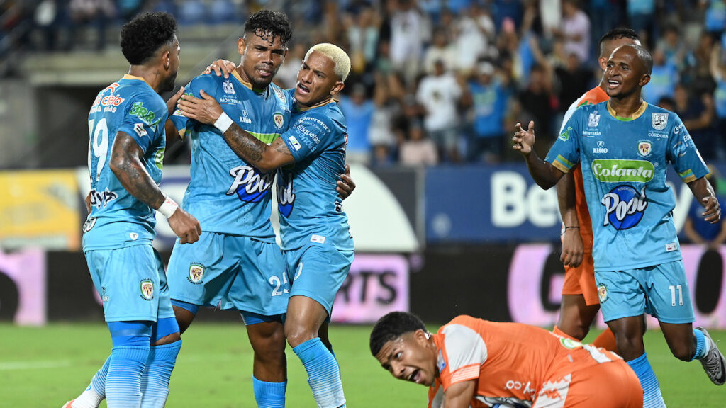 Jugadores de Jaguares celebran un gol. - Vizzor Image.