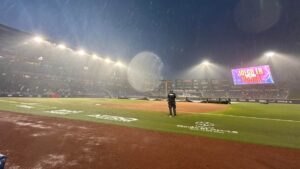 El duelo entre Diablos y Sultanes es pospuesto por lluvia; el Juego 3 se reanudará este domingo