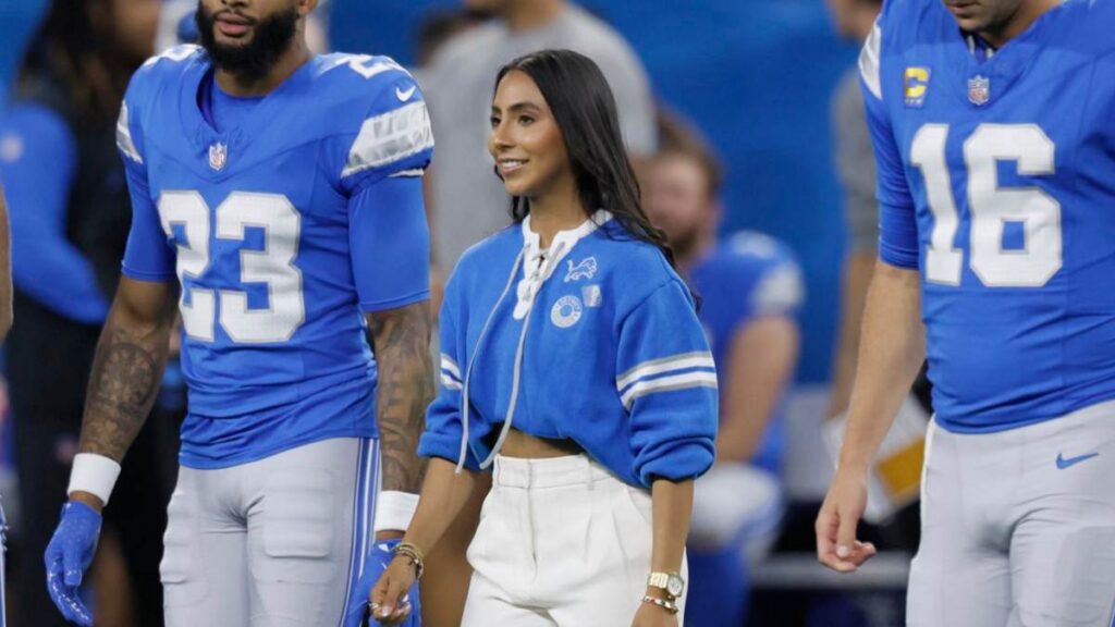 Diana Flores, capitana de honor para los Detroit Lions en su duelo ante Buccaneers