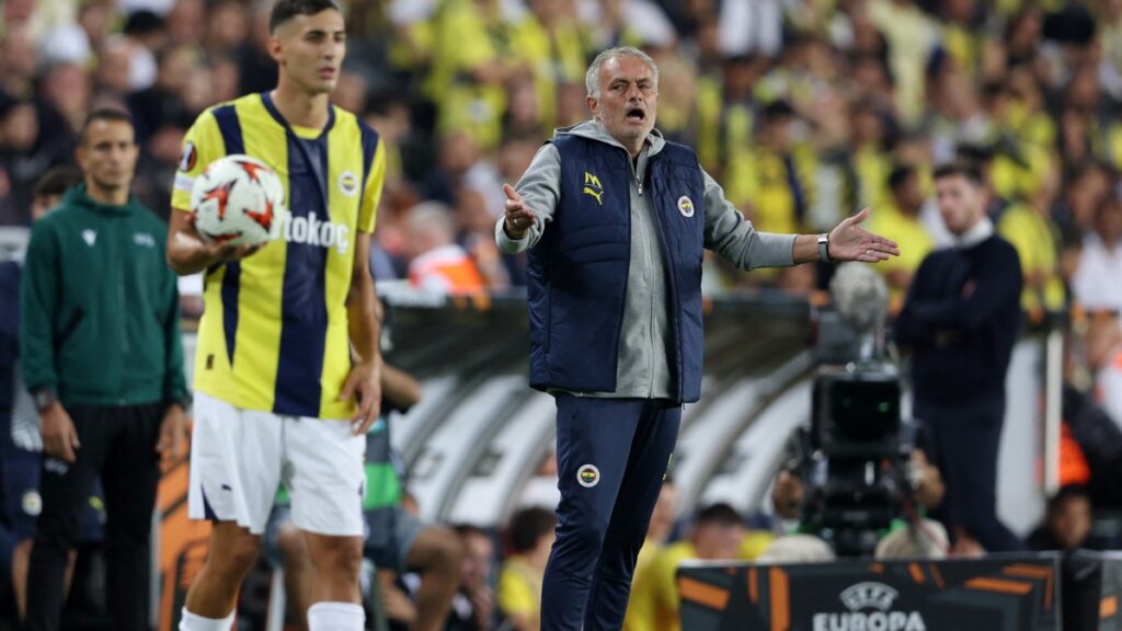 José Mourinho y el Fenerbahce vencen al Union St. Gilloise gracias al muro de Livakovic en portería