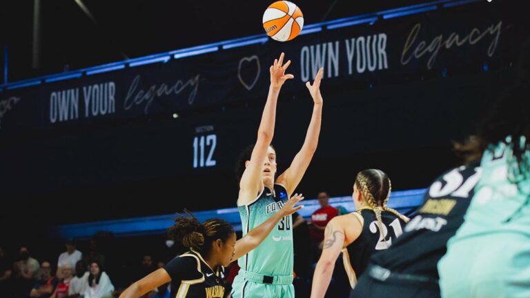 Breanna Stewart comanda con un doble-doble al Liberty a una victoria ante las Mystics y aseguran ser el mejor sembrado de la WNBA